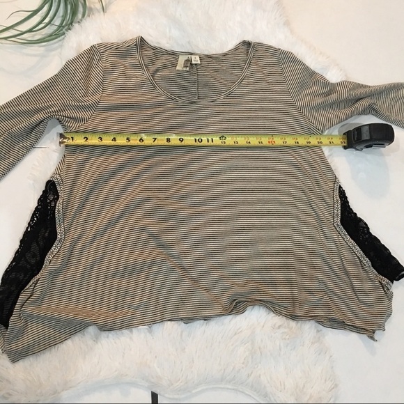 FRANCESCA’S Birdcage tan and black striped top xs - Picture 7 of 8